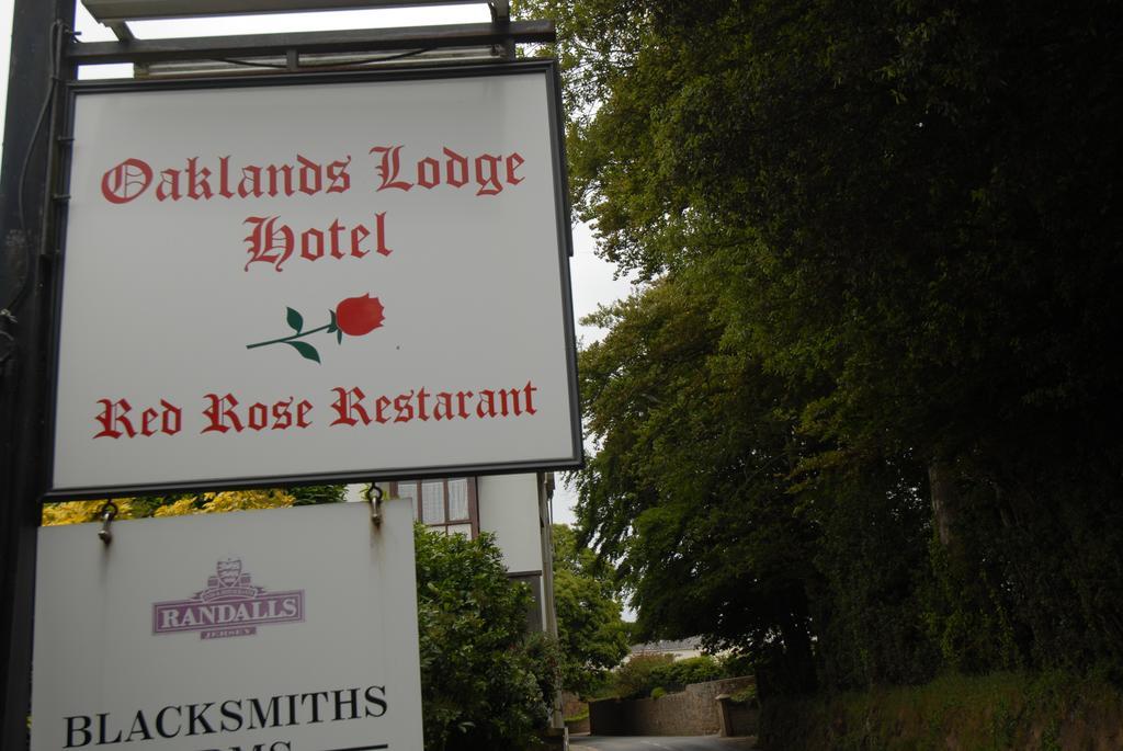 Oaklands Lodge Hotel Saint Saviour 외부 사진