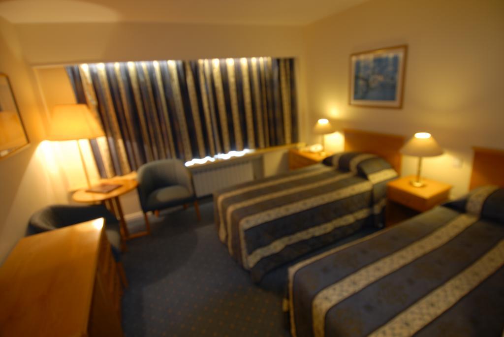 Oaklands Lodge Hotel Saint Saviour 외부 사진