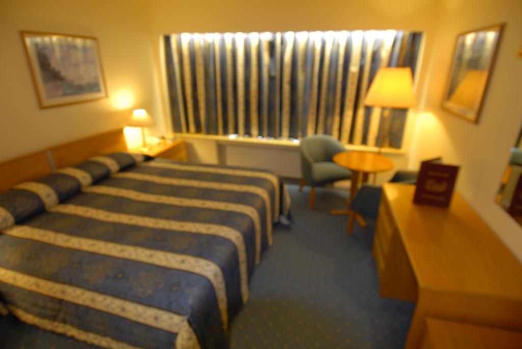 Oaklands Lodge Hotel Saint Saviour 외부 사진