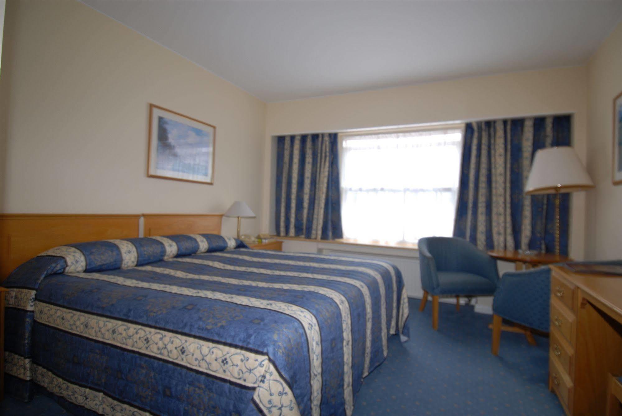 Oaklands Lodge Hotel Saint Saviour 외부 사진