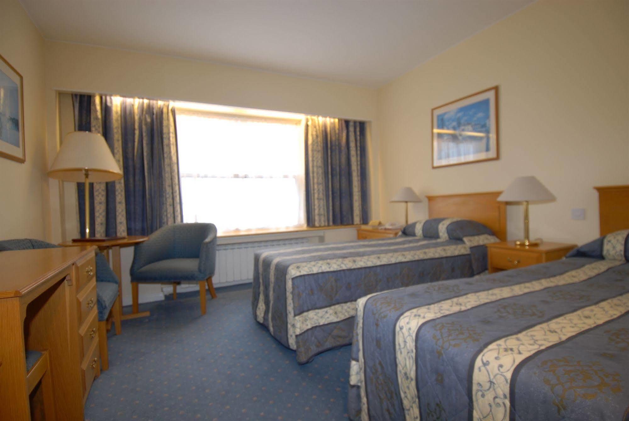 Oaklands Lodge Hotel Saint Saviour 외부 사진